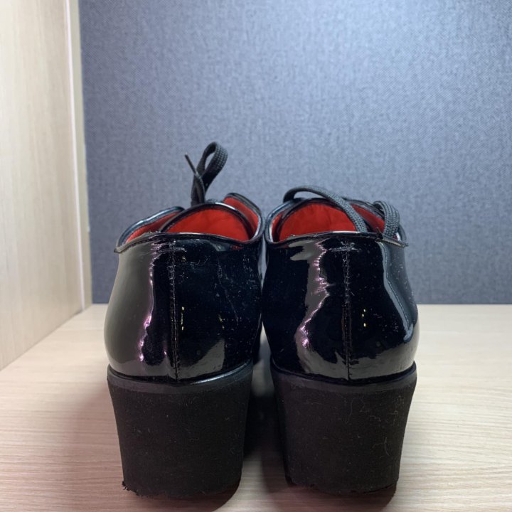 Pas de rouge, лаковые ботинки