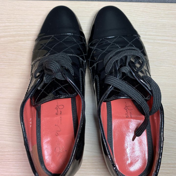 Pas de rouge, лаковые ботинки