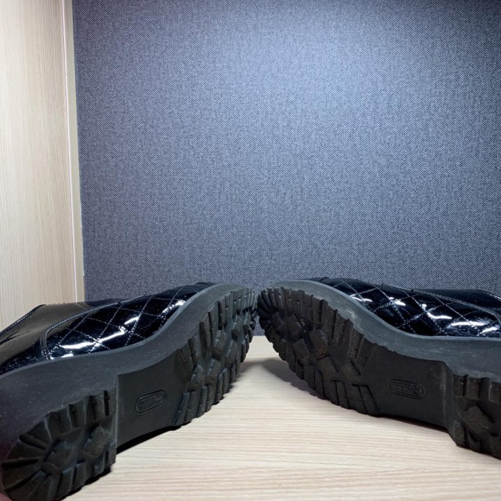 Pas de rouge, лаковые ботинки