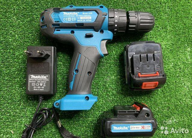 Шуруповерт Makita 21V + набор бит