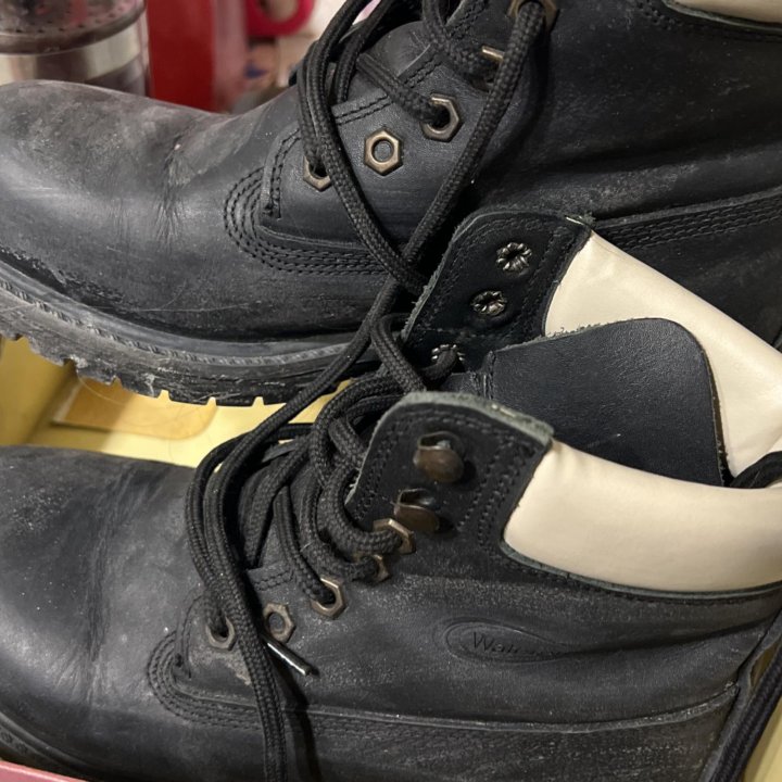 Ботинки со шнуровкой