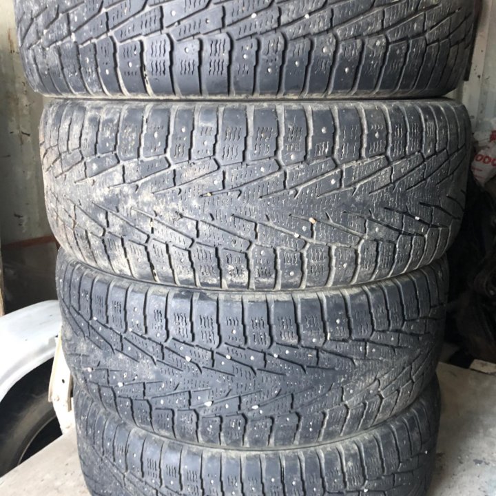 Продам комплект шин 285/60R18, б/у