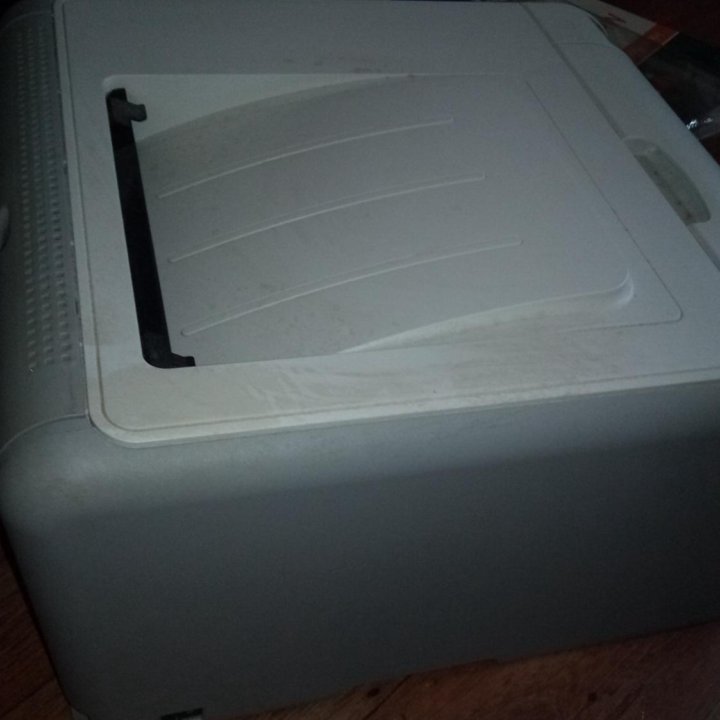 Принтер. HP Color LaserJet CP1215