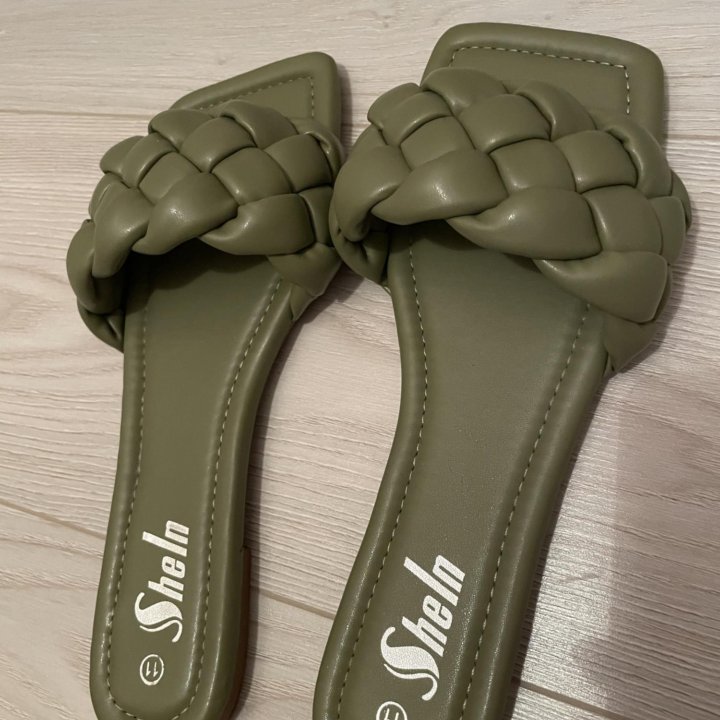 Плетёные сандалии