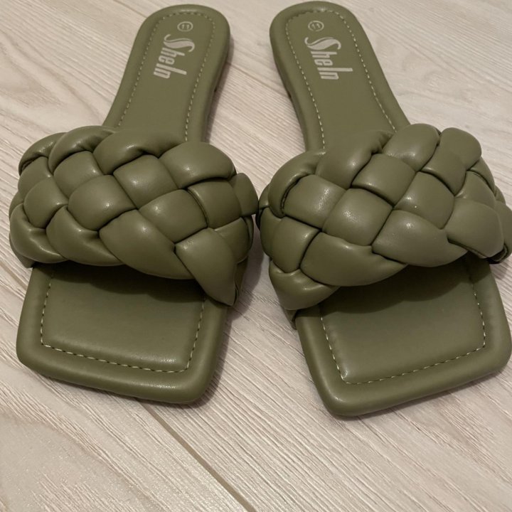 Плетёные сандалии