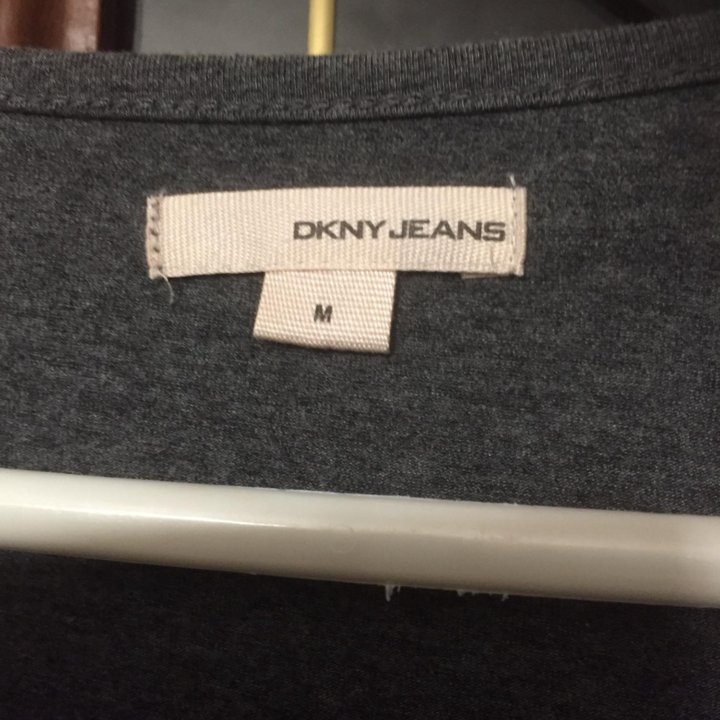 Футболка DKNY