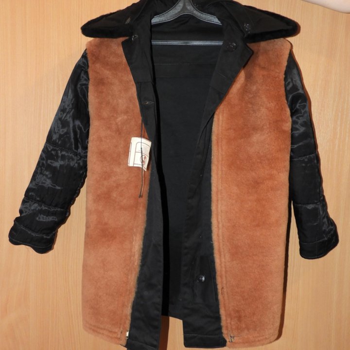 Пальто с меховой подстёжкой новое размер 44/140
