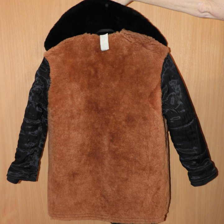 Пальто с меховой подстёжкой новое размер 44/140