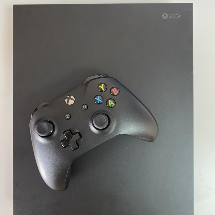 Xbox One X 1tb + 8 месяцев гарантии