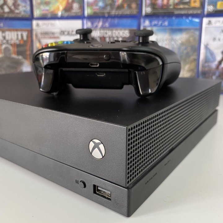 Xbox One X 1tb + 8 месяцев гарантии