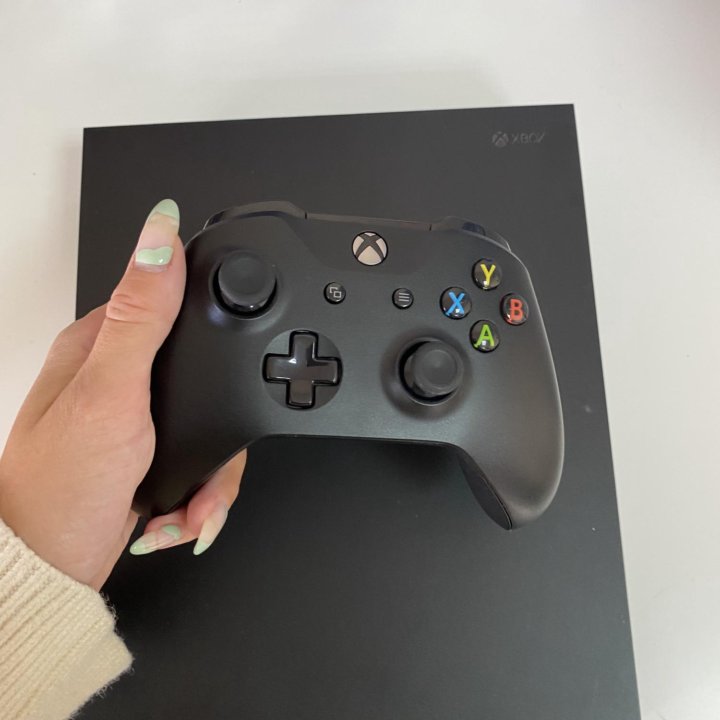 Xbox One X 1tb + 8 месяцев гарантии