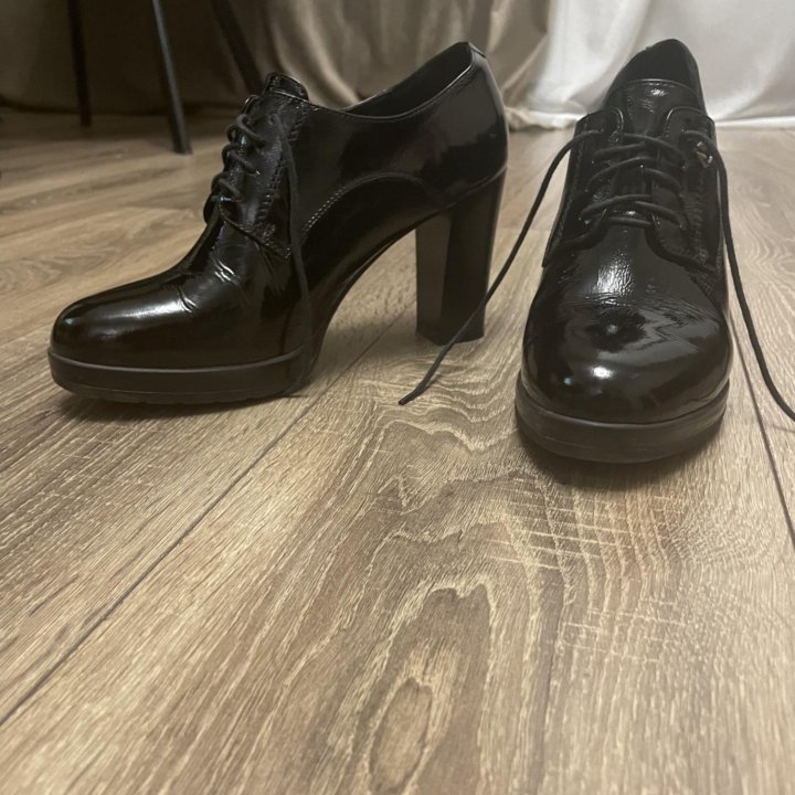 Ботинки женские