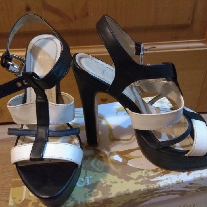 Босоножки 38