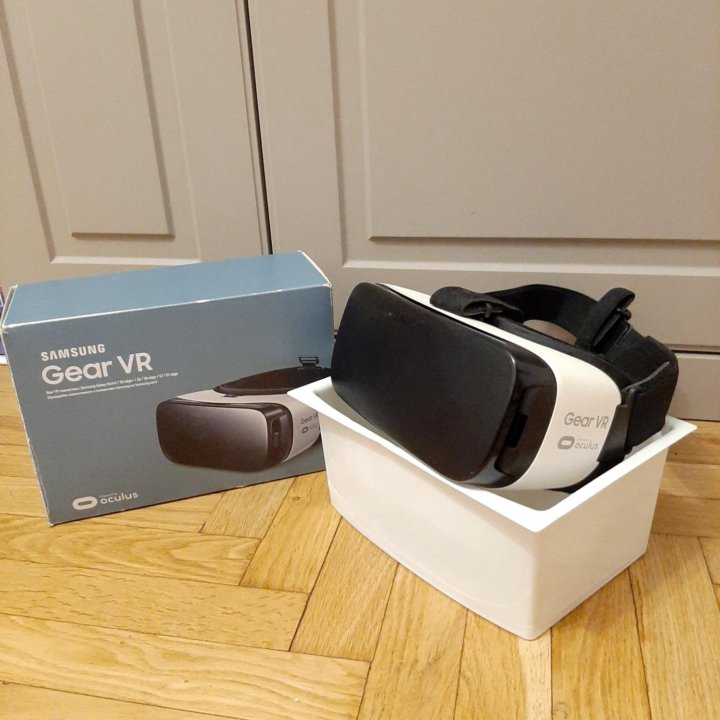 Очки виртуальной реальности Samsung VR