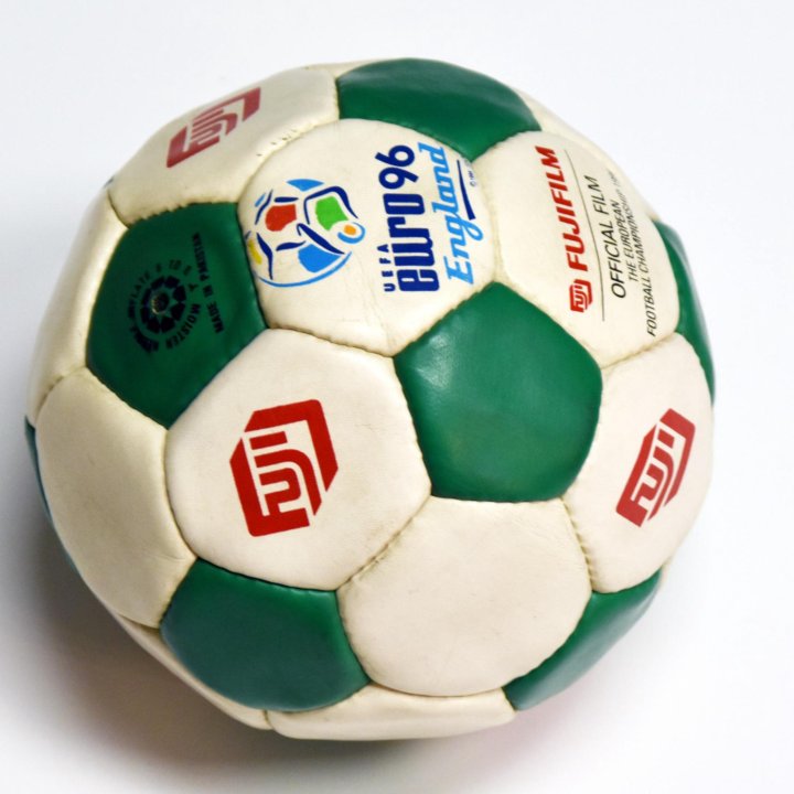Футбольный мяч с евро-96. Англия