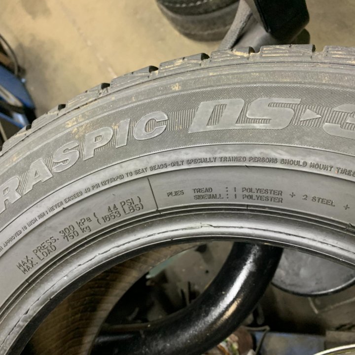 Dunlop Graspic DS3 215/65 R16 1шт