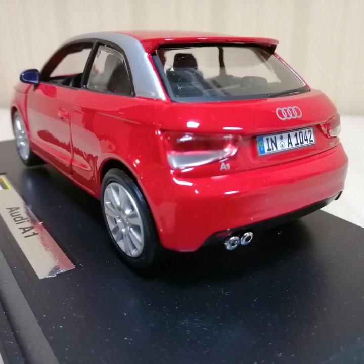 Bburago 1 24 модель Audi A1