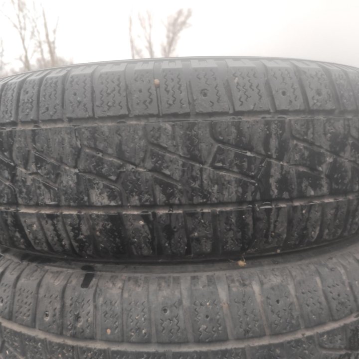 Пара Kumho I'Zen Stud KW11, 235/70/16