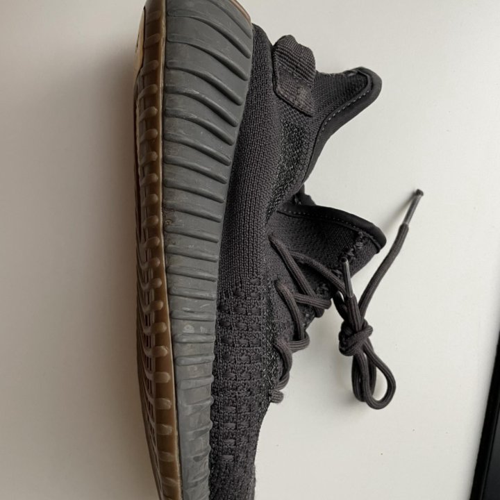 Кроссовки adidas yeezy boost разм 35-36.