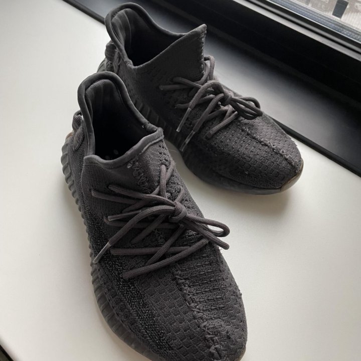 Кроссовки adidas yeezy boost разм 35-36.