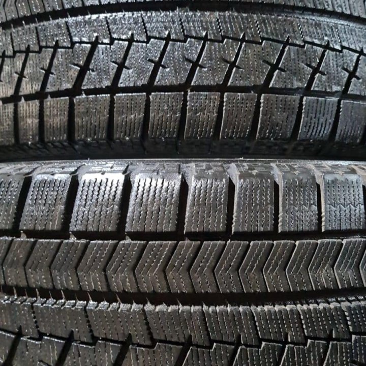 Шины зима липучка Bridgestone VRX 205-55R16 4-2-1ш