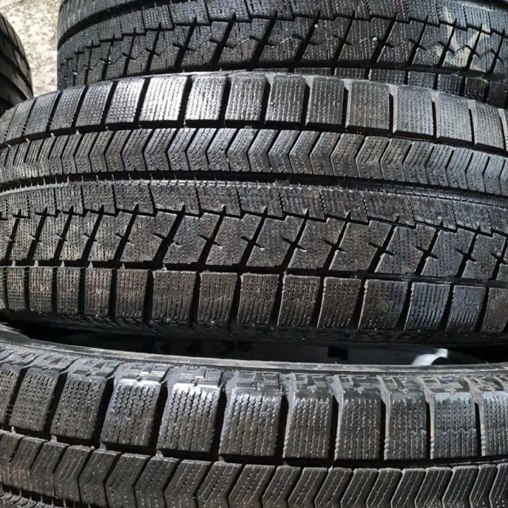 Шины зима липучка Bridgestone VRX 205-55R16 4-2-1ш