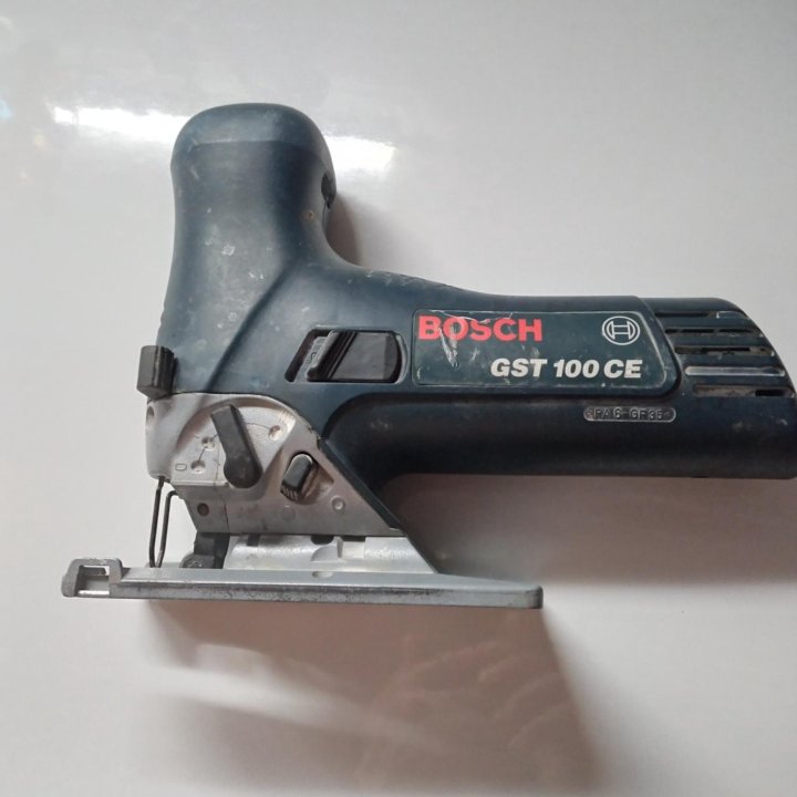 Электролобзик Bosch GST 100 CE