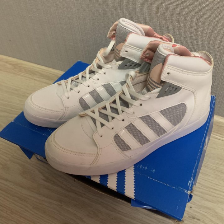 Кроссовки Adidas