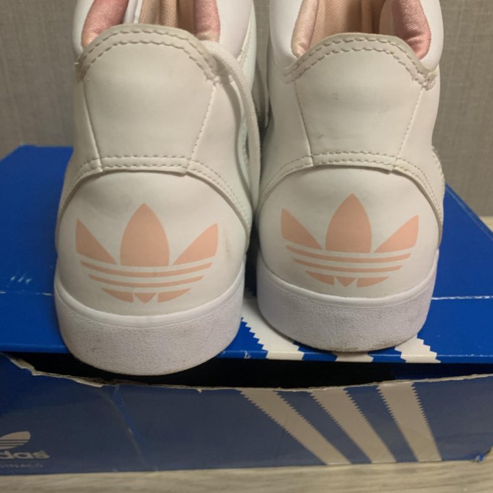 Кроссовки Adidas