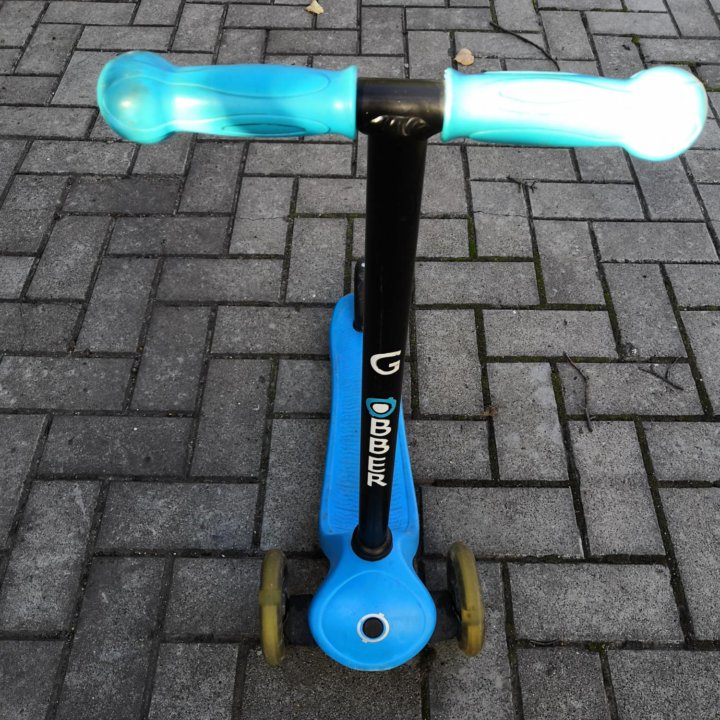 Синий самокат Globber