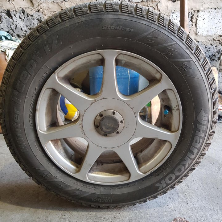 Продам комплект колёс Hankook i*cept 185/70 R14