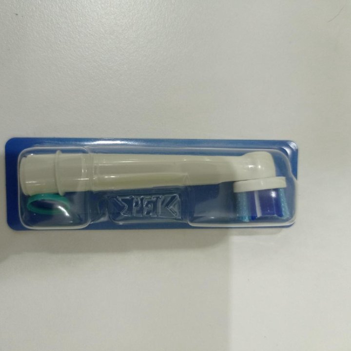 Электрическая зубная щетка Braun oral-B.