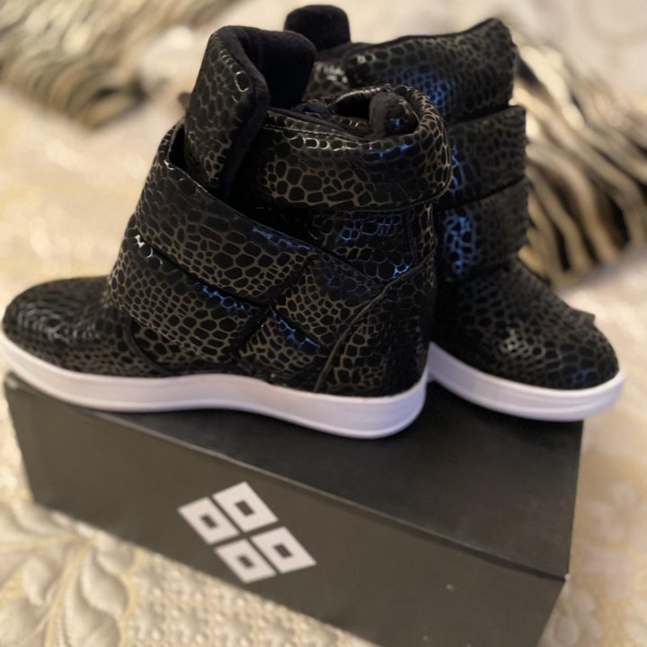 Кеды высокие