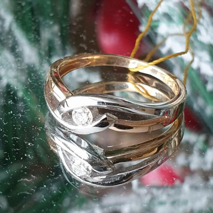 Кольцо с бриллиантом