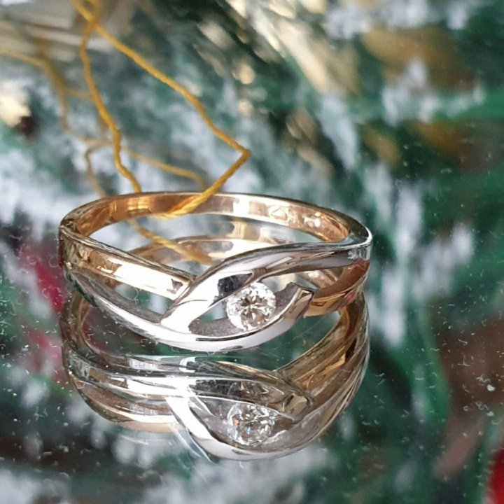 Кольцо с бриллиантом