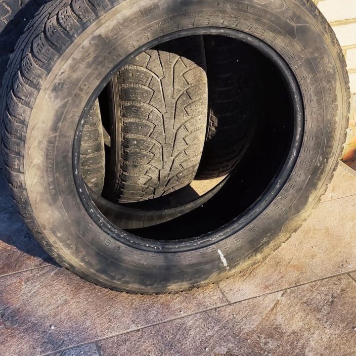 Шины зимние 225/65 R18 Nokian