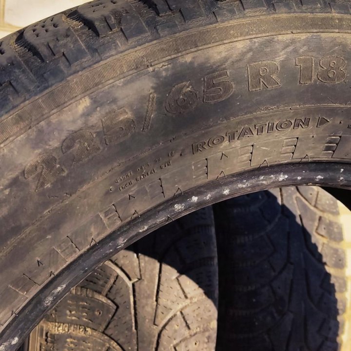 Шины зимние 225/65 R18 Nokian