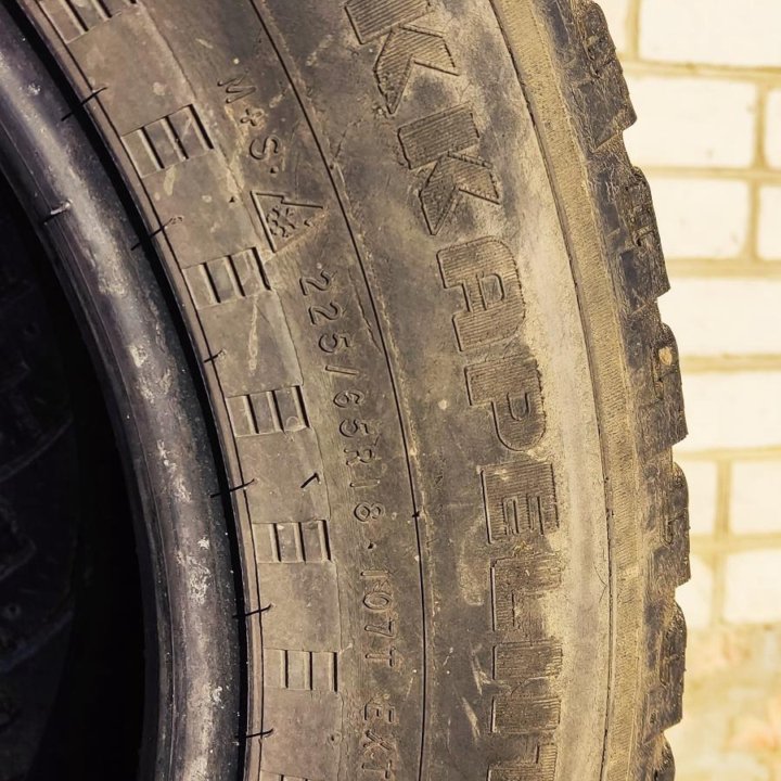 Шины зимние 225/65 R18 Nokian