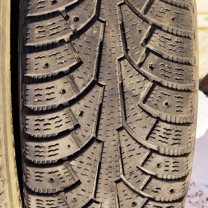 Шины зимние 225/65 R18 Nokian