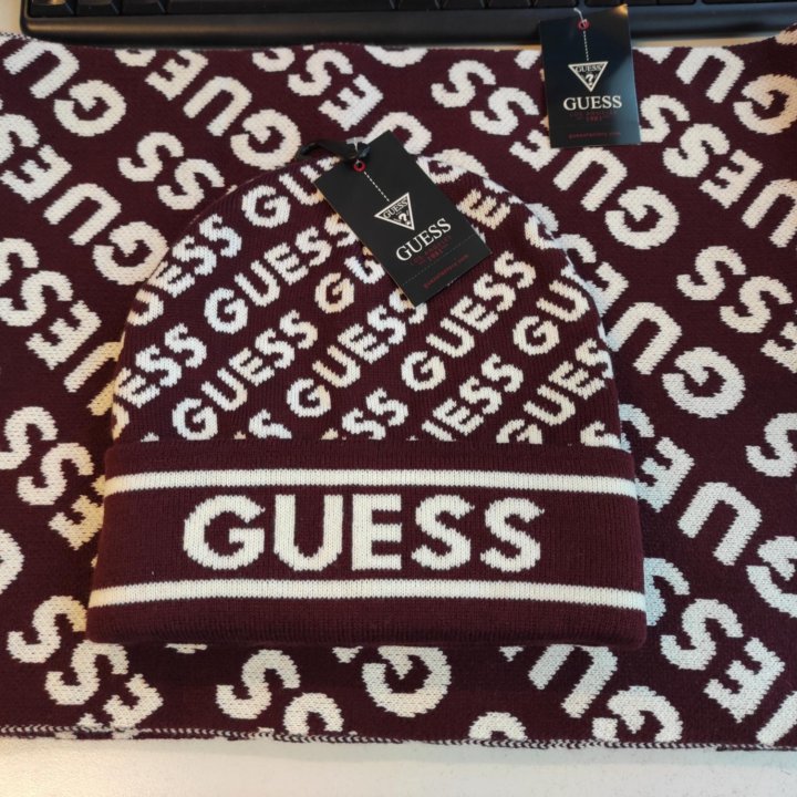 Шапка и шарф Guess