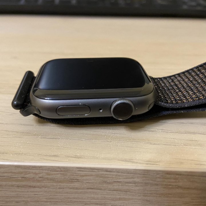 Apple watch Series 4 44mm Nike edition