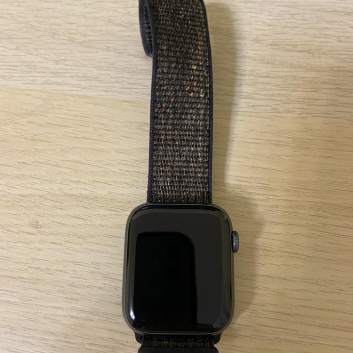 Apple watch Series 4 44mm Nike edition