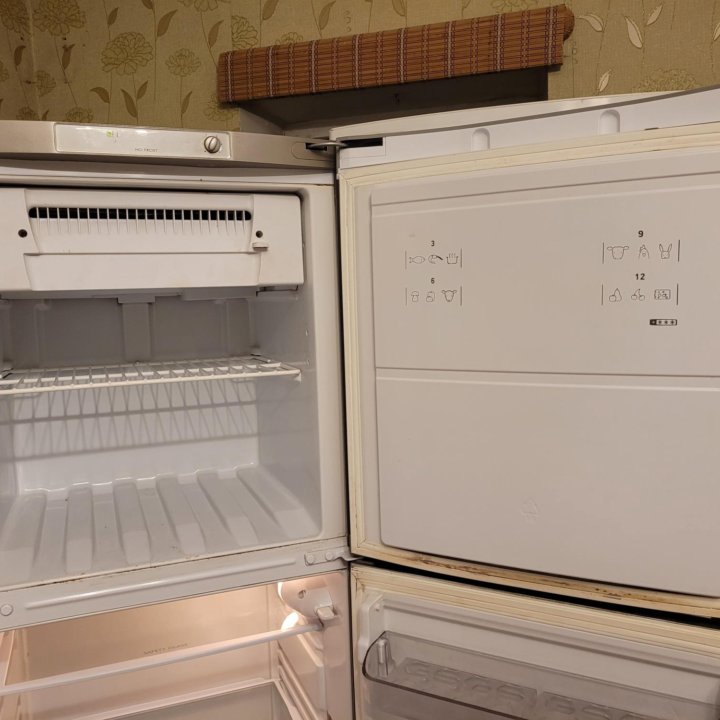 Холодильник +гарантия Hotpoint ARISTON