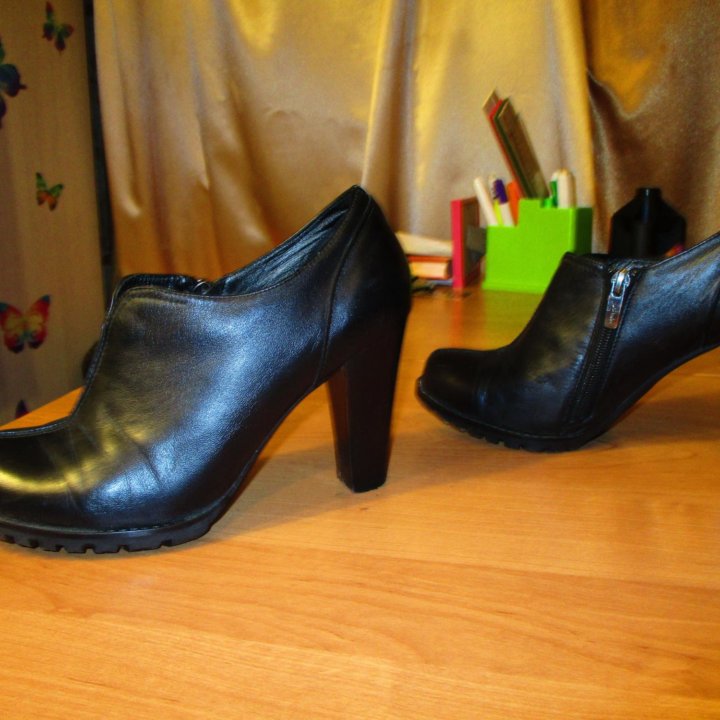 кожаные босоножки и ботинки на каблуке