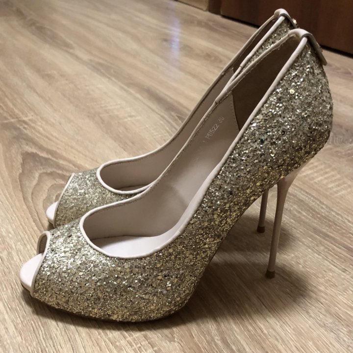 Туфли золотые