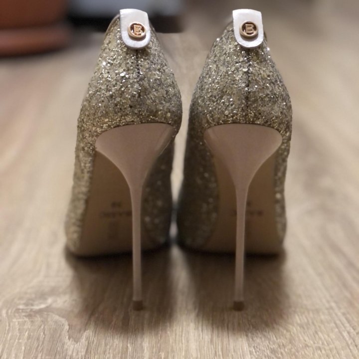 Туфли золотые