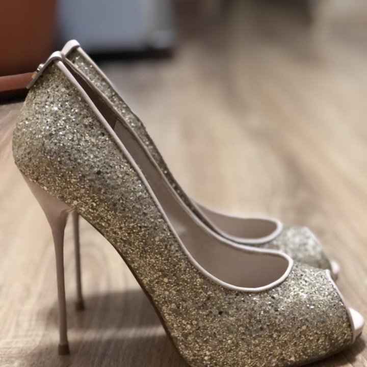 Туфли золотые
