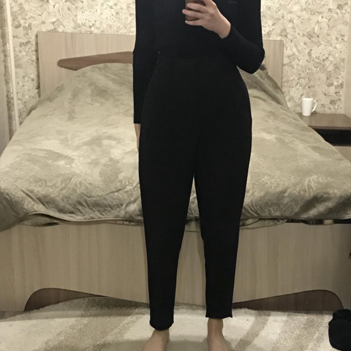 Брюки с защипами Zara