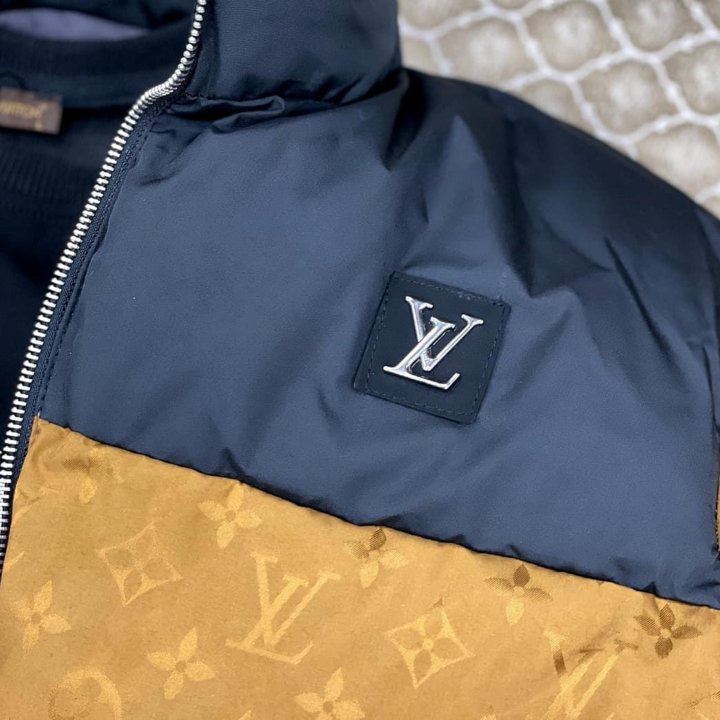 Пуховики L. Vuitton