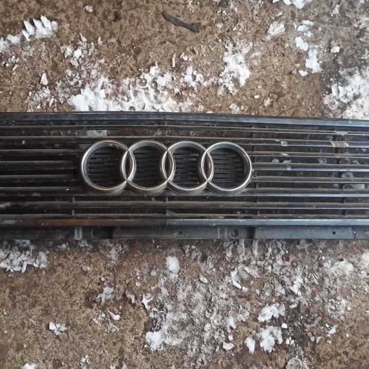 Решётка радиатора Audi 100c3 443853655D